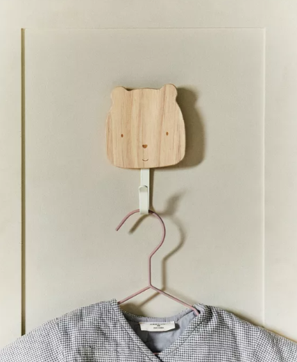 DEČJA KUKA ZA KAČENJE U OBLIKU MEDVEDA