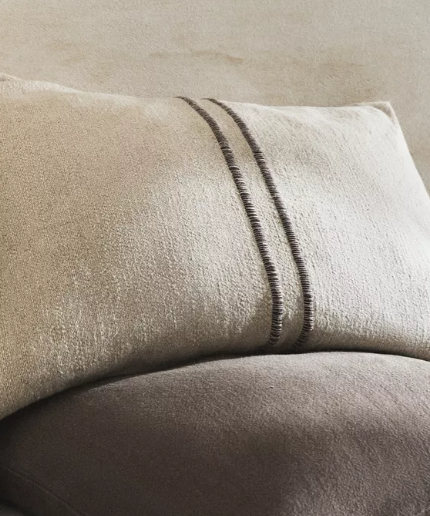 DEKORATIVNA JASTUČNICA SA LINIJAMA