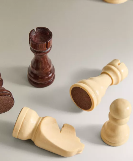  KOMPLET ŠAHOVSKIH FIGURA (KOMPLET OD 32 KOMADA)