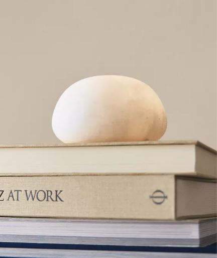 OKRUGLA STONA LAMPA OD ALABASTERA