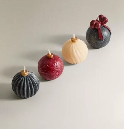 KOMPLET AROMATIČNIH SVEĆA U OBLIKU KUGLE GINGERBREAD (KOMPLET OD 4 KOM.)