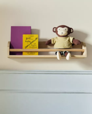 DEČJA DRVENA POLICA SA ŠIPKOM SA PREDNJE STRANE