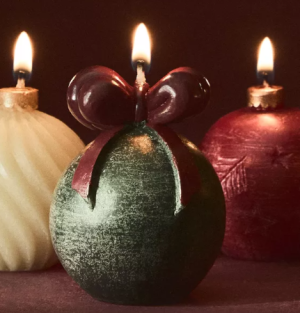 KOMPLET AROMATIČNIH SVEĆA U OBLIKU KUGLE GINGERBREAD (KOMPLET OD 4 KOM.)