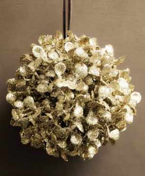 UKRAS ZA NOVOGODIŠNJU JELKU SA SVETLUCAVIM LATICAMA