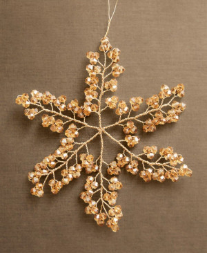 UKRAS OD PERLICA U OBLIKU CVETA ZA NOVOGODIŠNJU JELKU