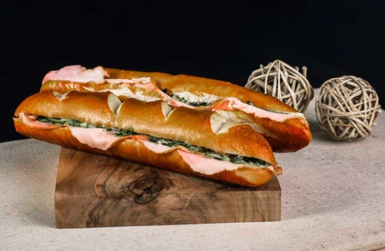 Bavarski sendvič sa pečenicom