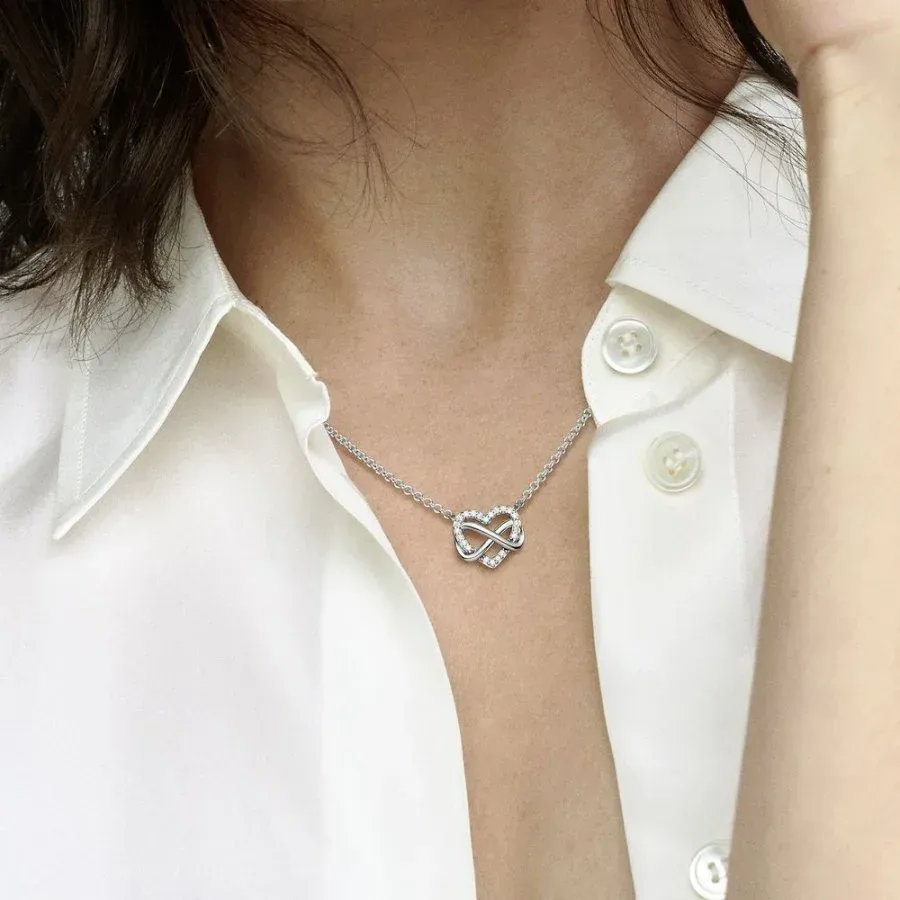 Ogrlica uz vrat Svetlucavo srce sa simbolom za beskonačnost