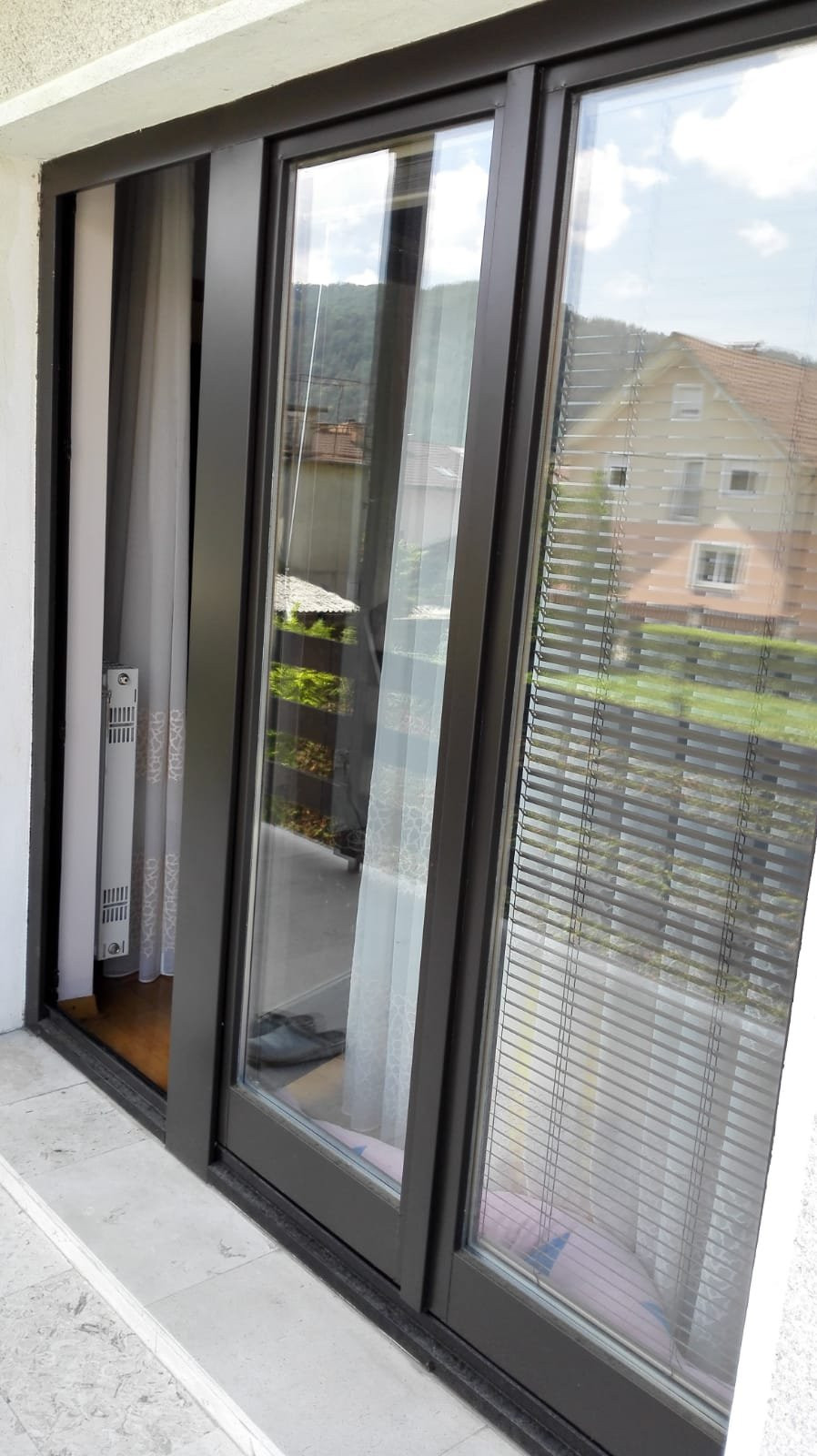 Trokrilna metalna balkonska vrata 260 cm x 210 cm
