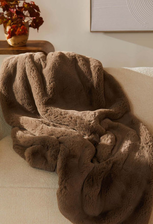 NoirNest Cloud– Cozy Throw Blanket