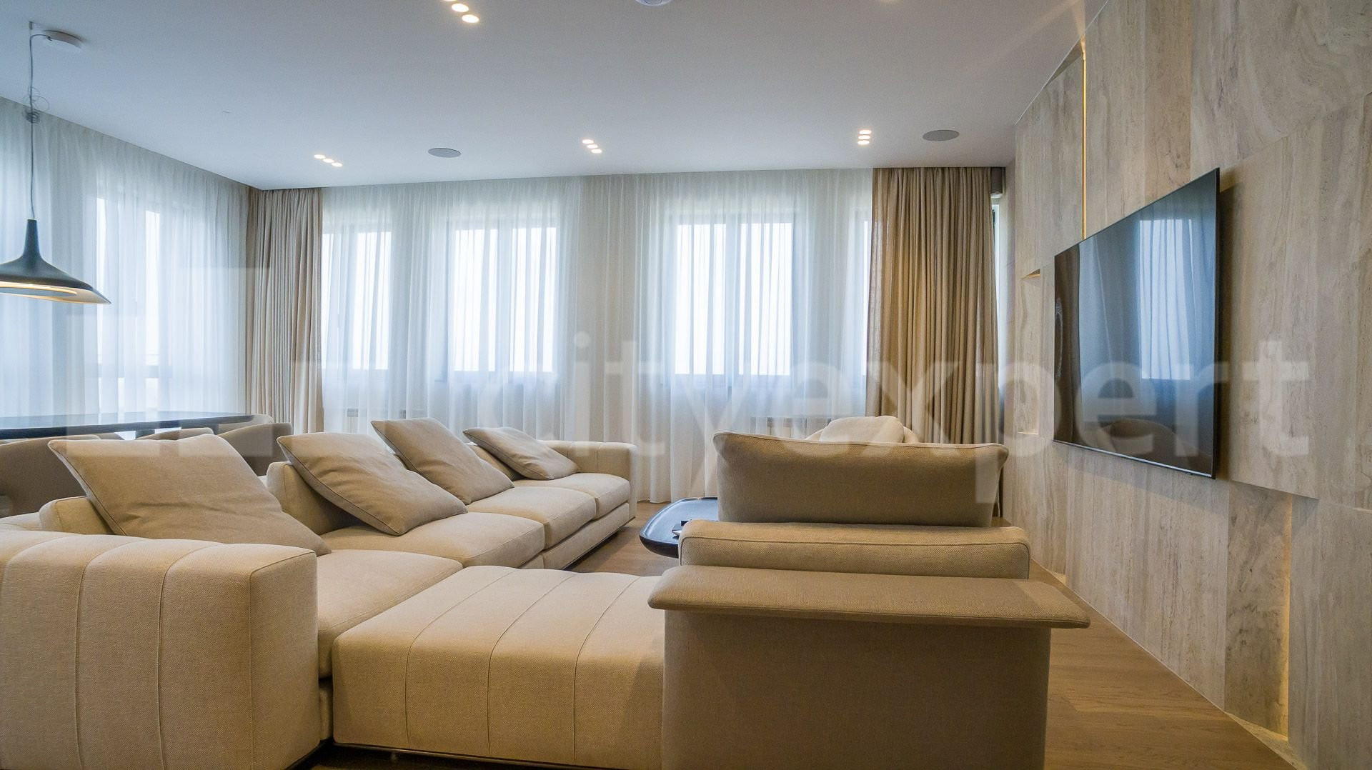 Apartment in Novi Beograd - 4 rooms - Furnished