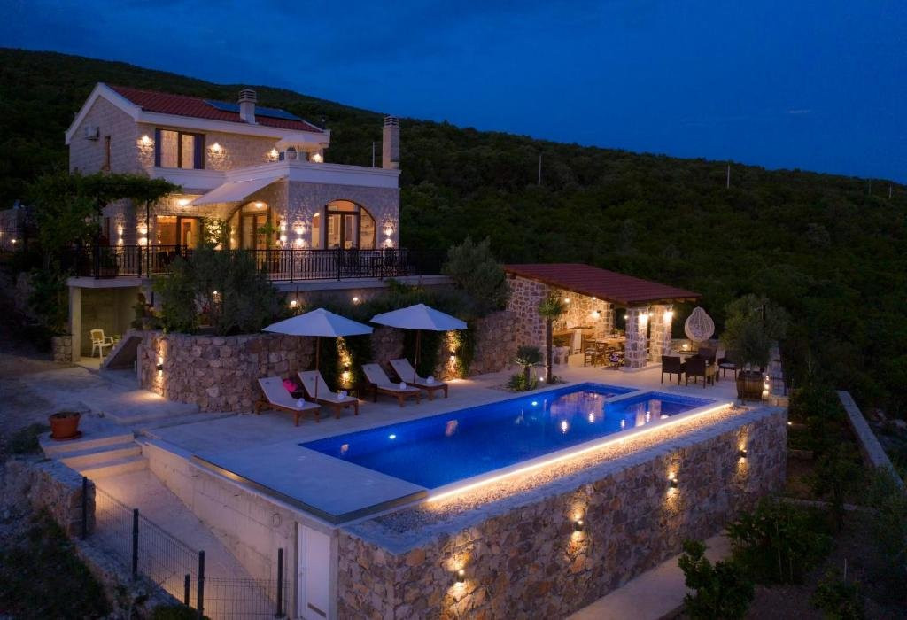 Crna Gora-Budva/Vila