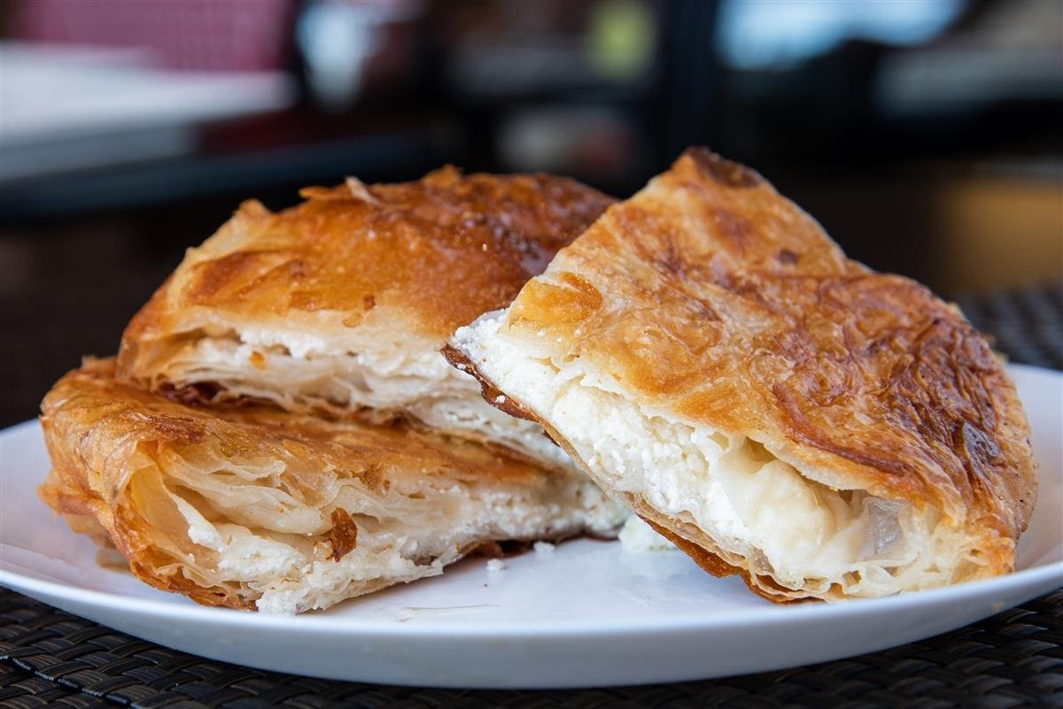 Burek sa sirom