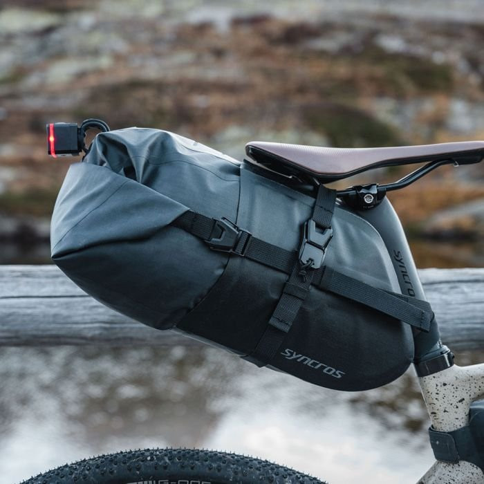 TORBA SYNCROS ISPOD SEDIŠTA black