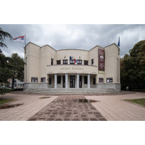 KADA SE ZAVESE SPUSTE