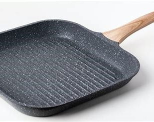Grill tiganj sa drvenom drškom