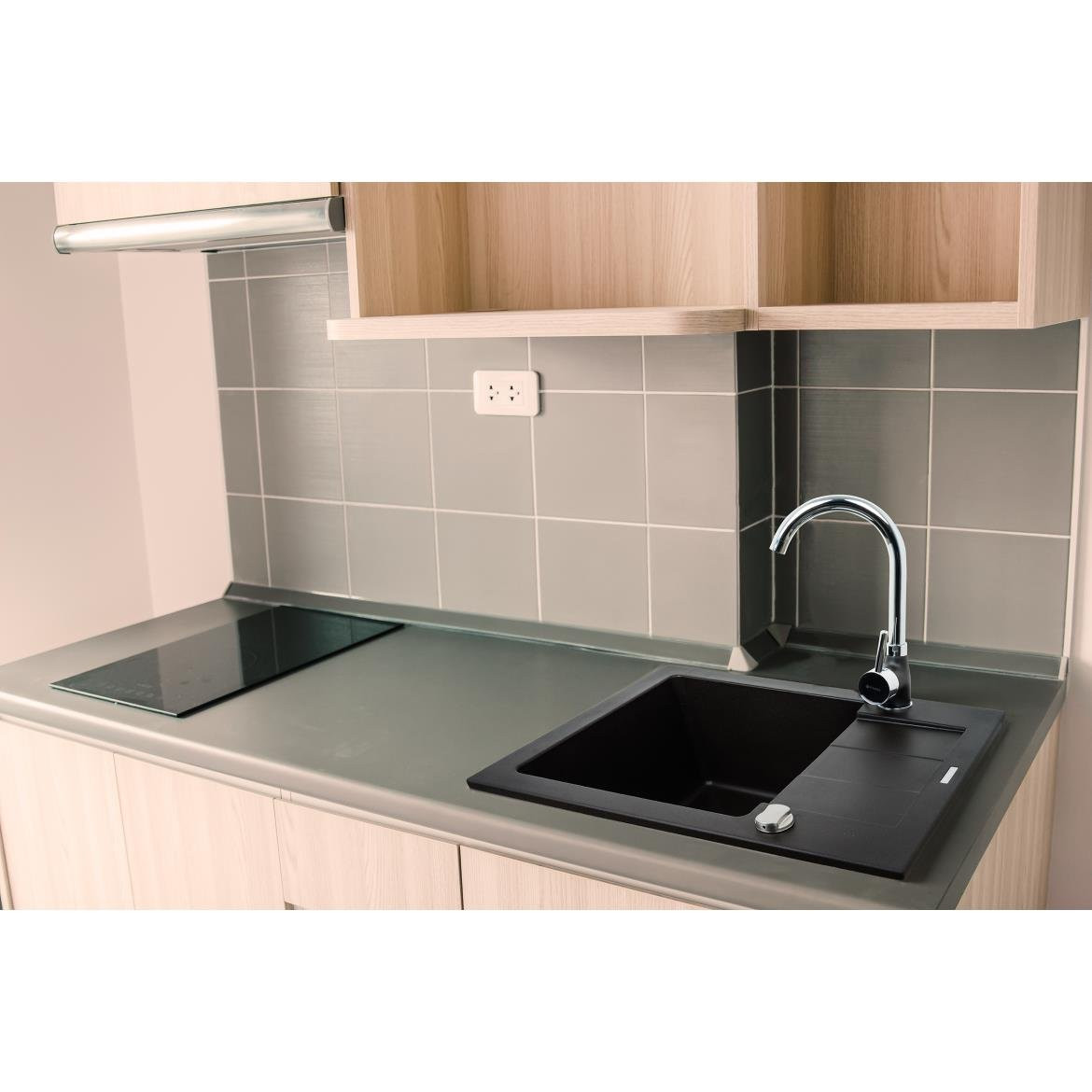 Pyramis Kreta 59X44 sudopera granitna crna