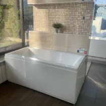 Ugaona kada Jasmin Lux