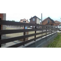 Drvene ograde crne boje