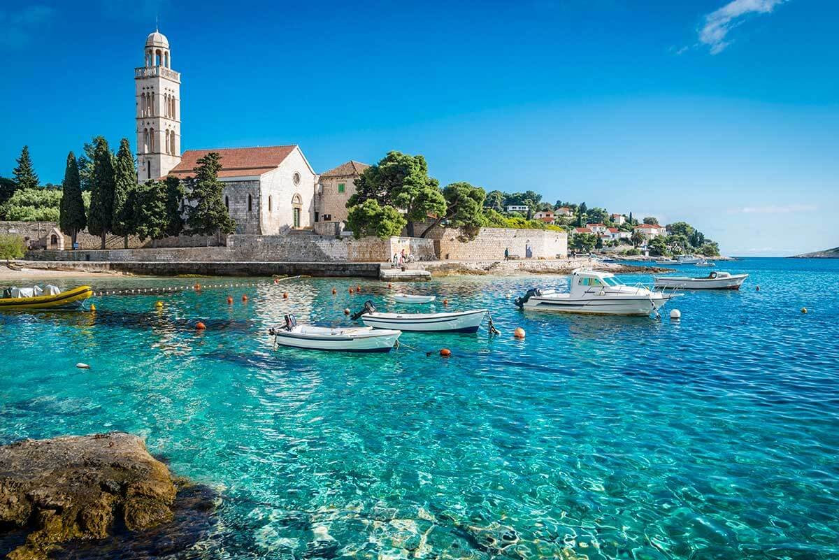 Hvar letovanje sa mediteranskim šarmom