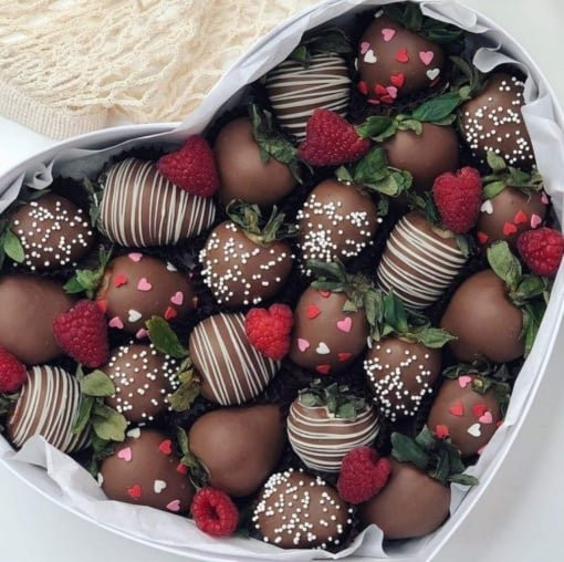 Luksuzni aranžman - Jagode u čokoladno smeđoj boji