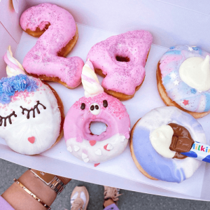 Rođendanska kutija - krofna u obliku broja