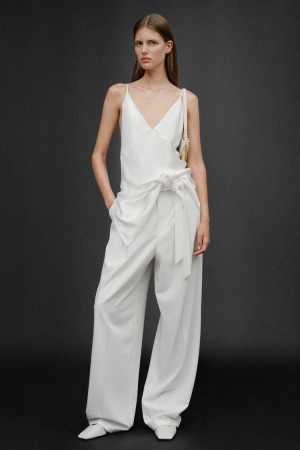 TORBA ZA NOŠENJE PREKO RAMENA SA METALNIM DETALJEM 