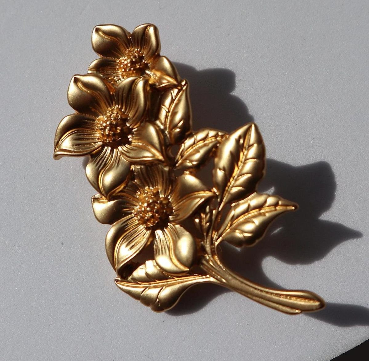 Barokni cvetni broš